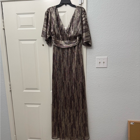 Lilly Pulitzer Dresses & Skirts - Lilly Pulitzer Tan Brown V-Neck Flutter Sleeve Maxi Dress